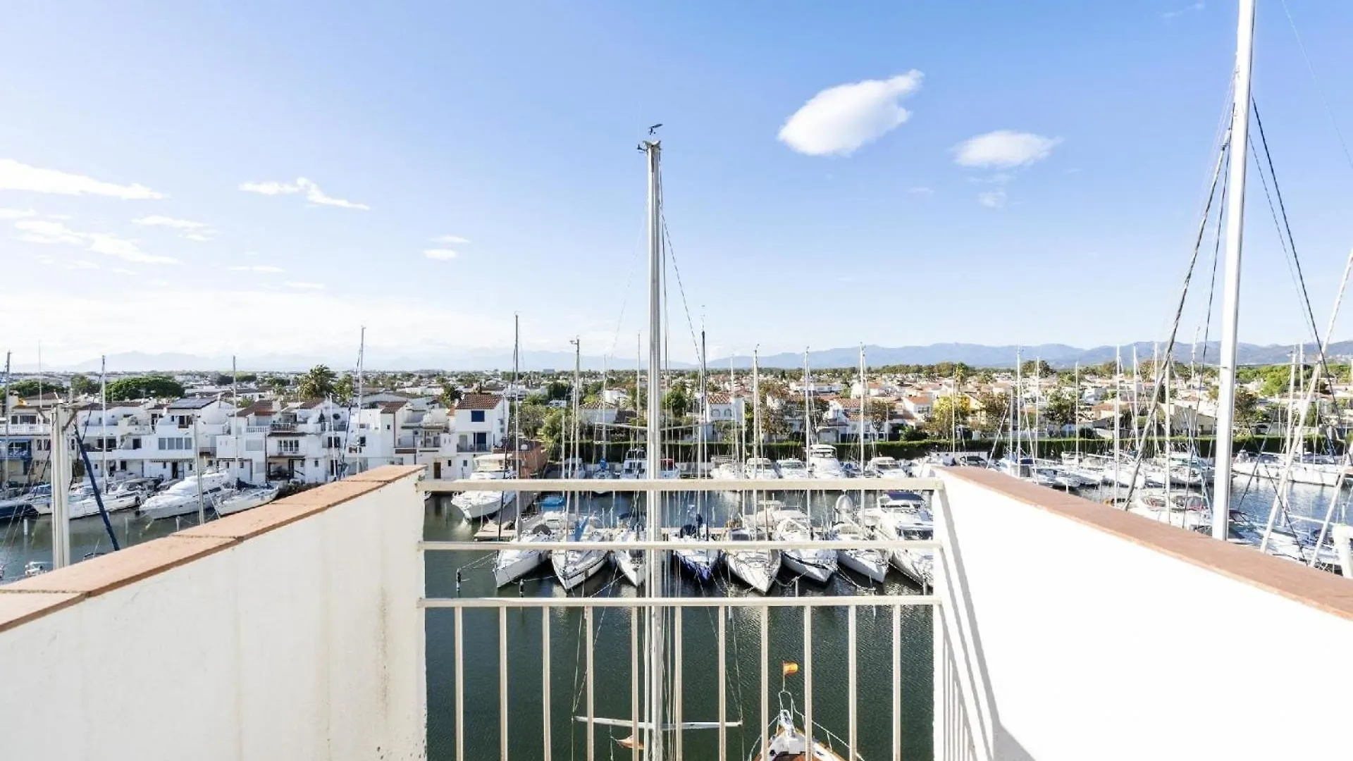 Apartment Ferienwohnung Fuer 5 Personen Ca 70 Qm In Empuriabrava, Costa Brava Golf De Roses