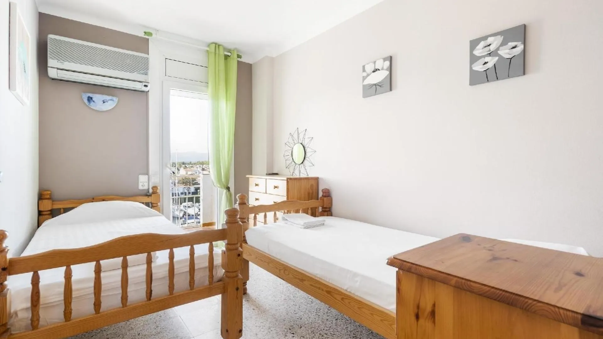 Ferienwohnung Fuer 5 Personen Ca 70 Qm In Empuriabrava, Costa Brava Golf De Roses Apartment Empuriabrava