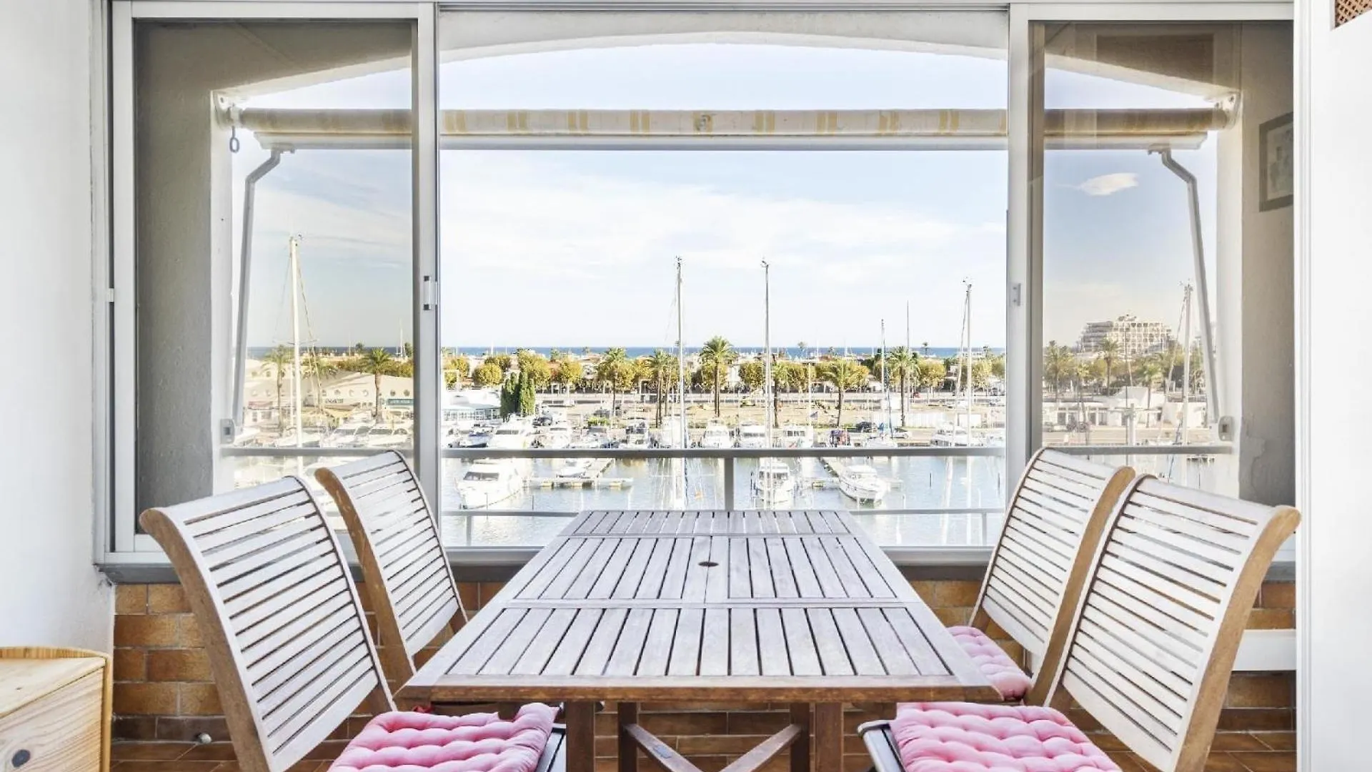 Ferienwohnung Fuer 5 Personen Ca 70 Qm In Empuriabrava, Costa Brava Golf De Roses Apartment Empuriabrava