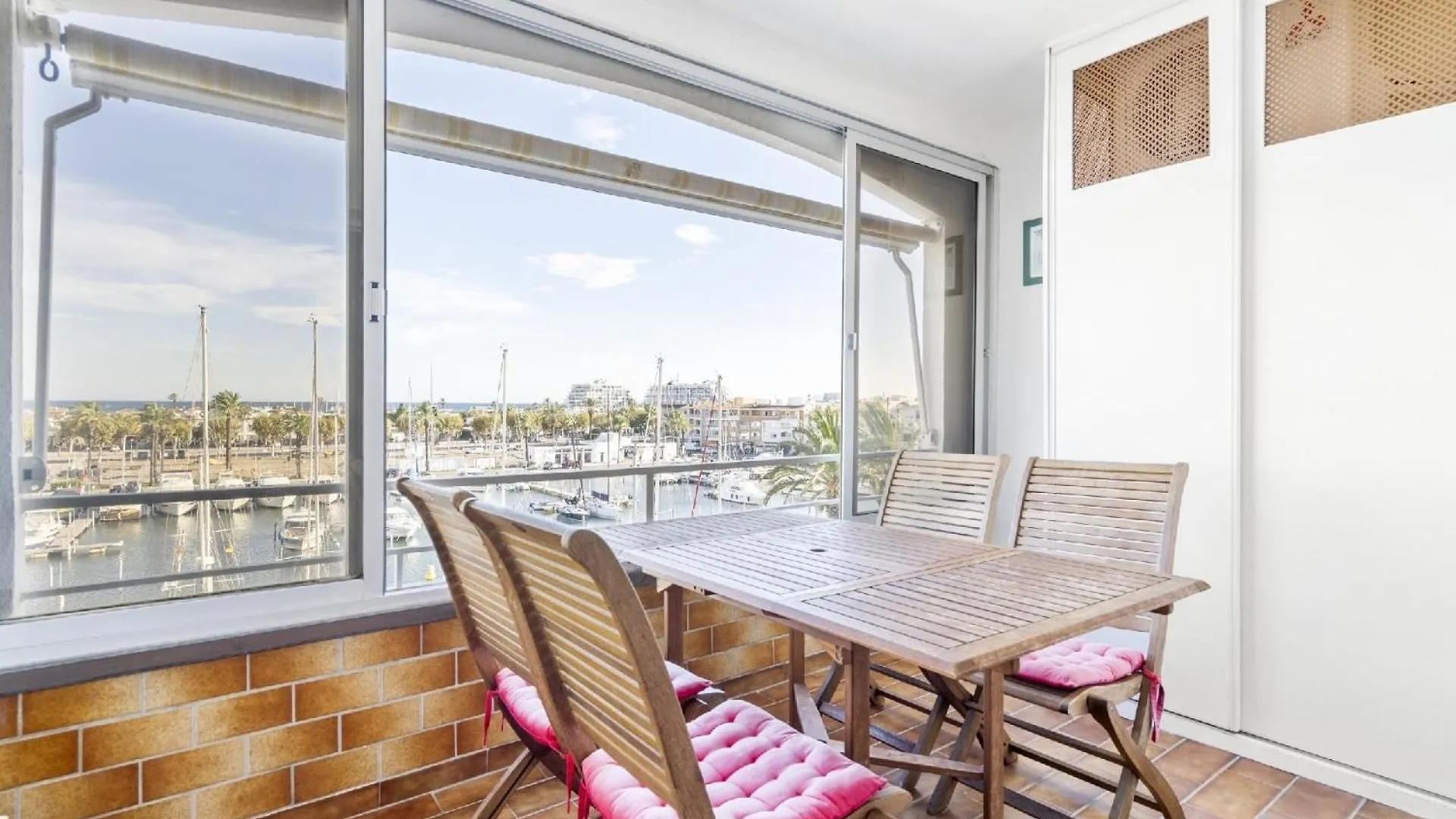Apartment Ferienwohnung Fuer 5 Personen Ca 70 Qm In Empuriabrava, Costa Brava Golf De Roses